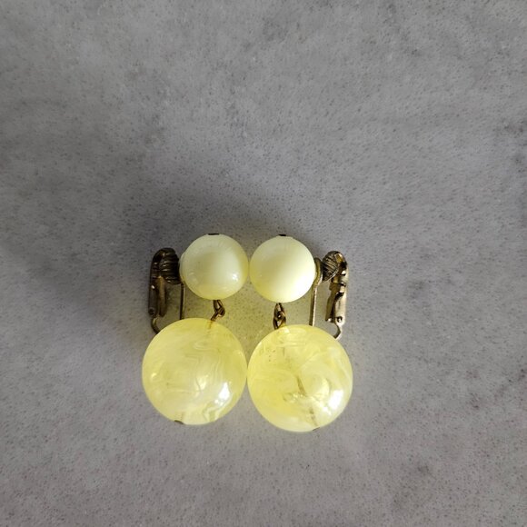 VINTAGE GERMAN YELLOW CLEAR SWIRL MARBLE AND OPAQUE BALL DROP CLIP-ON EARRINGS - Picture 5 of 11
